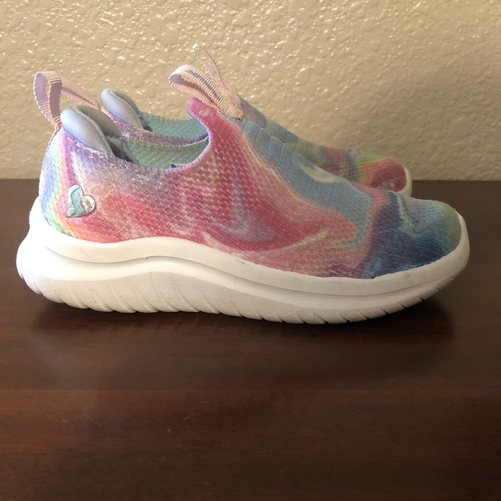Girls Skechers slip on tennis shoes